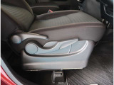 【シートアジャスター】上下調整できるシートアジャスター!運転手にあったドライバーズポジションができますね。