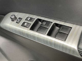 パワーウインドウ(フロントドア、スライドドア)(運転席・助手席・セカンド:ワンタッチ、キーオフ後作動、挟み込み防止機構付)
