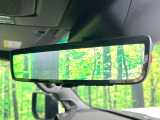 【デジタルインナーミラー】後席の大きな荷物や同乗者で後方が確認しづらい時でも安心!カメラが撮影した車両後方の映像をルームミラー内に表示。クリアな視界で状況の確認が可能です!