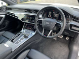 洗練された機能性の高いインテリア。長く使っても飽きないデザインがAudiです。触感にもこだわっております。