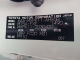 【コーションプレート】には製造元や車体番号、車体色番号といった車両の詳細な情報が記載されております。