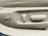 【パワーシート】電動でシートポジションの変更が可能です。手動式より細かくシート設定が可能ですのでより快適な姿勢でドライブを楽しんで頂けるでしょう。