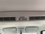 後席向けの送風口が付いており、車内の空気を循環させます☆