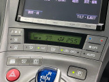 【オートエアコン】一度お好みの温度に設定すれば、車内の温度を検知し風量や温度を自動で調整。暑い&hellip;寒い&hellip;と何度もスイッチ操作をする必要はありません。快適な車内空間には必須の機能ですね♪