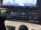 オートエアコン付きなので一度、気温を設定すれば自動的に過ごし易い温度に調整してくれますよ。 車内をいつでも快適空間にしてくれます。