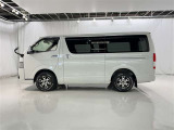 スライドドア開口部が広く荷物の出し入れがスムーズにできます。