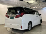 リヤ、後ろから見るとまた車の印象が変わってきますね☆☆