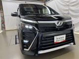 LEDヘッドライトです。デザイン性がよくとても明るいので、夜間の走行や悪天候でも安心です。しかも長寿命!