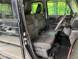 運転席シート廻りは使用感も少なく、良好な状態となっています。丁寧に使われていたことがよくわかりますね。