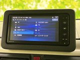 多彩な入力ソースに対応し、快適なカーライフをサポート。Bluetooth接続でスマホの音楽も楽しめます。普段使いに便利な機能が満載です。