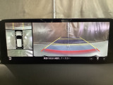 狭い場所での駐車やすれ違いなどでより的確な運転操作に役立つ360&deg;ビューモニターが装備されています。