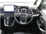 運転席から見たハンドルダッシュまわりになります。