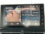 停車中には、TVの視聴でリラックスした時間を過ごせます。長距離移動や休憩時に、ニュースやエンターテイメントを楽しむのに最適です。
