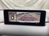 狭い場所での駐車やすれ違いなどでより的確な運転操作に役立つ360&deg;ビューモニターが装備されています。