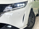【LEDヘッドライト】悪天候や夜間走行時も良好な視界を確保し安心して運転できる高輝度LEDヘッドライトを装備!点灯速度が早く、消費電力も抑えられています。