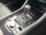 アクセルペダルを踏み込む量や速さに応じて変速パターンをし、人馬一体の運転感覚を発揮してくれる6速オートマ!