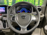 インテリアに合わせたデザインのステアリングは、運転される方のことも考え、運転しやすい形状、大きさです。是非一度、実際に触ってお確かめください。