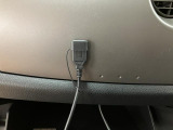 ナビに繋がるUSB端子を装備!スマホなどの音楽を聴いたり、充電も出来ますよ♪