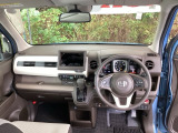 ご覧のように、視界が広く運転しやすいように設計されています。また、プラズマクラスター技術搭載フルオートエアコンで快適です。
