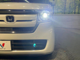 【LEDヘッドライト】悪天候や夜間走行時も良好な視界を確保し安心して運転できる高輝度LEDヘッドライトを装備!点灯速度が早く、消費電力も抑えられています。