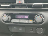 オートエアコンで温度設定ラクラク。