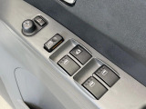 【電動格納ミラー】サイドミラーは電動格納式となっており、狭い駐車場でもキズがつくリスクを抑えられます。