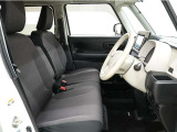 見通しのよいすっきりとした視界で、誰でも運転しやすいです。運転のしやすさは疲れにくさにも繋がりますよ♪