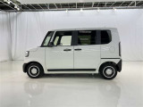 両側パワースライドドア付きだから、狭い駐車スペースなどでの 乗り降りラクラク!小さなお子さまのいるご家庭には嬉しい装備。
