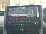 パノラミックビューモニター付きです。車両を上から見たような映像をディスプレイオーディオ画面に表示。運転席からの目視だけでは見にくい、車両周辺の状況をリアルタイムでしっかり確認できます。