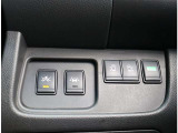 『1台』のお車に対して、3名体制で日々議論を重ね仕入れを行っております。
