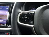 左側のステアリングスイッチは、ワンタッチで全車速ACCの設定が可能です。