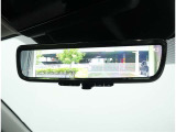 デジタルインナーミラー装備!車両後方のカメラの映像をデジタル補正で視認性を向上させてインナーミラー内に表示します♪視界を遮るものがなく、後席に同乗者がいても後方を確認しやすく安心です♪