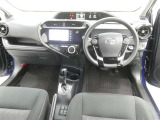 運転席からの視界はこんな感じです☆お気軽にご来店いただき、実際に座って是非お確かめください。ドライバーに寄り添う快適な操作フィールをもたらすステアリングです。