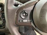 ステアリングにオーディオ操作スイッチが付いています。オーディオ画面に直接タッチしなくても操作が出来ますので、運転に集中できます。