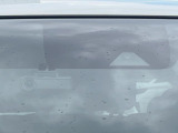 【インテリジェントエマージェンシーブレーキ】フロントカメラで前方の車両や歩行者を検知。衝突しそうな時は衝突被害軽減ブレーキが作動、衝突回避をサポート。より安全にドライブをお楽しみいただけます。