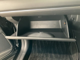 【グローブボックス】収納スペースが沢山あるので車内が散らからずに助かります。ちょっとした物を入れるのにいいですね♪