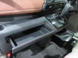 インストスライドボックス ティッシュボックスがまるまる一つ入るボックスです運転席からも開け閉め可能です
