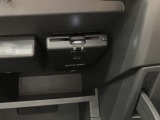 ETC車載器付きです♪高速道路をスイスイと通過!で、キャシュレス!クルマは料金所をノンストップで通過することができます☆