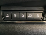 運転席脇のクラスタースイッチ部分にはカメラ切り替えスイッチ、パーキングセンサー、その他走行系スイッチを集中配置しております。