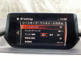 ハンドル操作をアシストすることにより車線からの逸脱回避を支援します。