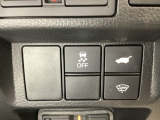 ハンドルの右側にHondaセンシング用のVSA解除スイッチとパワーテールゲートスイッチがついています。パワーテールゲートスイッチは車内からでもテールゲートの開け閉めを電動でできます。