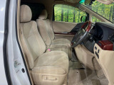 運転席シート廻りは使用感も少なく、良好な状態となっています。前オーナー様が丁寧に使っていたことがよくわかりますね。