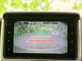 後方確認をサポートするモニター。狭い道や駐車時も安心です。安全運転をサポートする頼もしい機能が、日々の移動を快適にします。