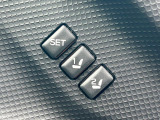 【メモリー機能付きパワーシート】ドライバーごとに設定したシート位置を記憶して、ボタン一つで切り替えできる便利な機能!運転する方が複数名いらっしゃるご家庭におすすめです♪