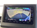 バックモニター付きで、車庫入れやバック時の後方確認をサポート。