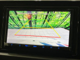 【バックカメラ】駐車時に後方がリアルタイム映像で確認できます。大型商業施設や立体駐車場での駐車時や、夜間のバック時に大活躍!運転スキルに関わらず、今や必須となった装備のひとつです!