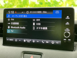 お好みの音楽やラジオをクリアな音質でお楽しみいただけます。快適なドライブのお供に、こだわりのサウンドシステムを。