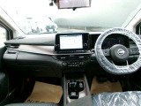 視界がよく、操作性にも優れた運転席まわり。とともに質感にも磨きをかけたインテリアデザイン!