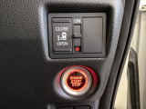左側電動スライドドアは運転席からでも操作ができるように、ハンドル付近に開閉の操作スイッチが付いています。