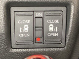 リアドアは乗り降りに便利な両側電動スライドドアです。また運転席に座っていながらスイッチ操作で自在にスライドドアを開け閉めできます。